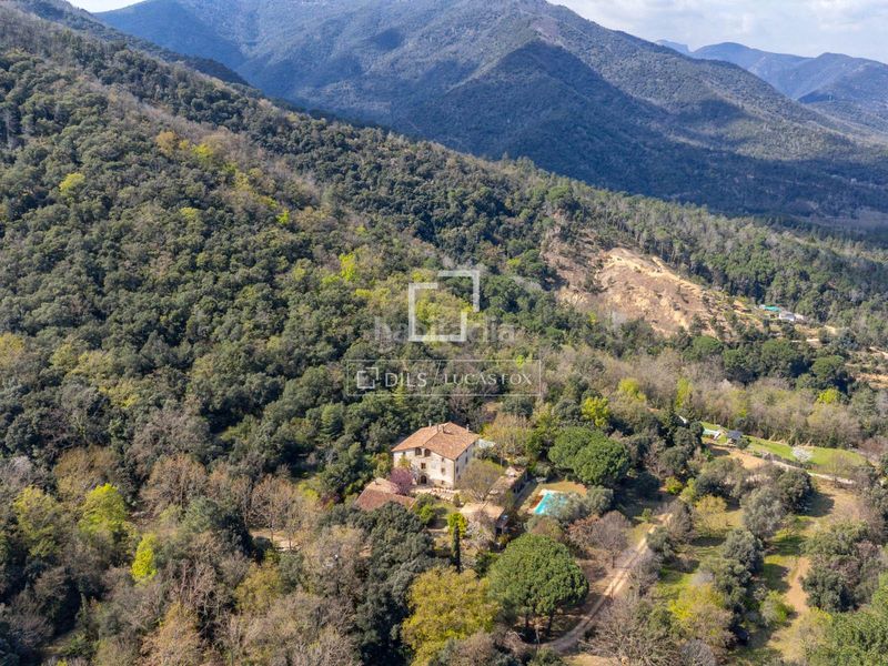 Foto 0dbeadcd-a577-4b20-bd09-9242a429e597. Masia amb aparcament piscina a Anglès