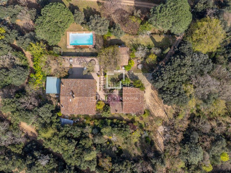 Foto a118d06c-2a98-46c0-86f9-59ddd4d14429. Masia amb aparcament piscina a Anglès