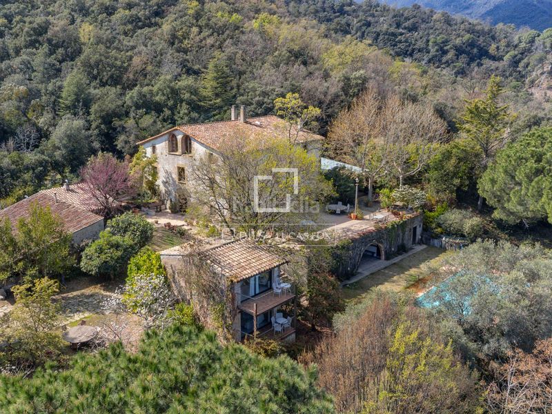 Foto e5fca3e7-127b-429c-9083-7dd7181d9a4e. Masia amb aparcament piscina a Anglès