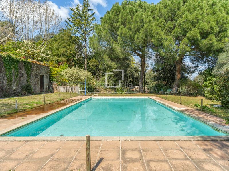 Foto e8fef12b-0c4a-4bc9-85f1-6874d63bd2ad. Masia amb aparcament piscina a Anglès