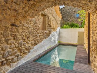 Masia a Pals. Casa señorial del siglo xvi totalmente renovada con piscina inte