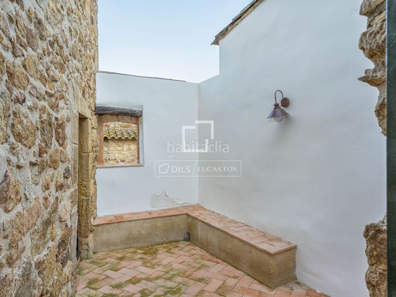Foto d273f470-d3bf-4ab5-8dd7-a75e947c8b93. Masia amb piscina a Pals