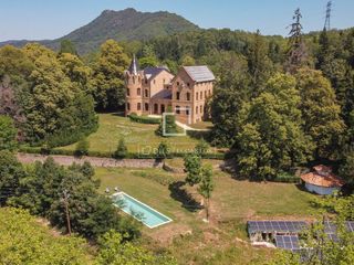 Masia a Sant Hilari Sacalm. Castillo de 19 dormitorios en venta en la selva, girona