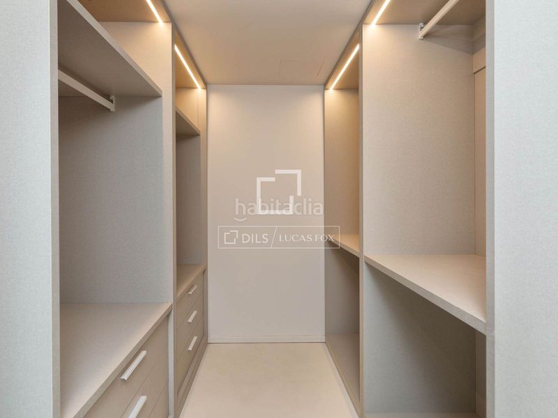 Foto 55dd36b9-eaba-4f7c-a78e-e6b6f88e2a86. Àtic amb calefacció aparcament a Centre-Barri Vell Girona