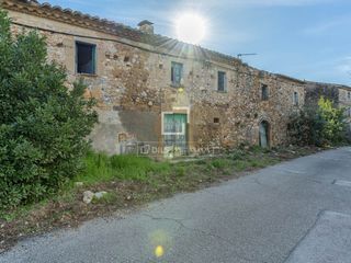 Masia a Pontós. Masía rústica en venta en alt empordà, girona