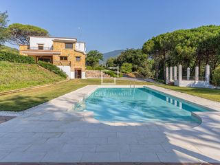 Masia a Gualba. Preciosa casa completamente reformada de 5 habitaciones, spa, pi