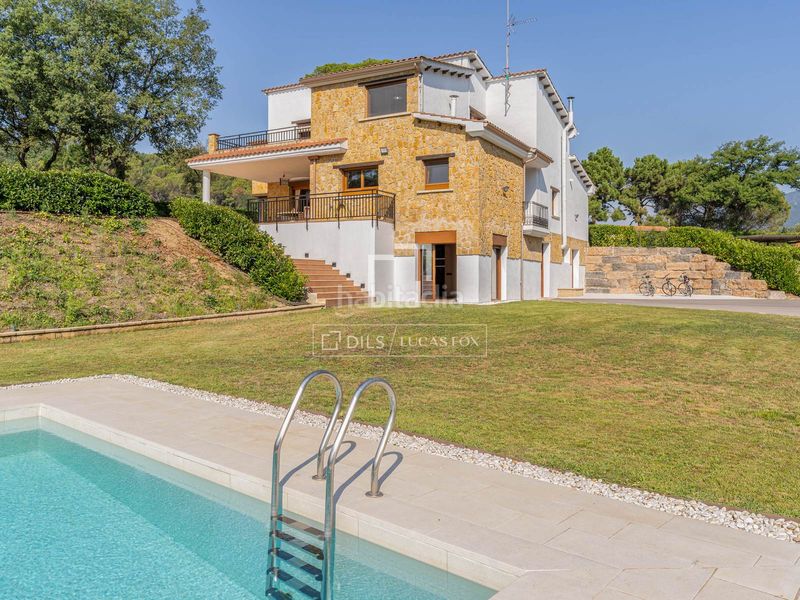 Foto ced6f0e7-7e4c-4464-a99e-159e418d0cb4. Masia amb calefacció aparcament piscina a Gualba