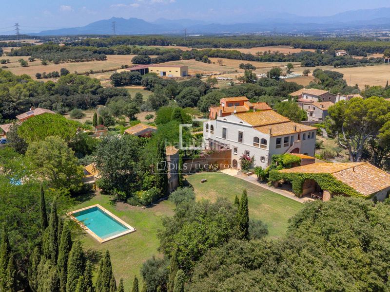 Foto 7ade33e1-383b-4e9e-8ff6-77a6e8304288. Masia amb calefacció aparcament piscina a Garrigàs