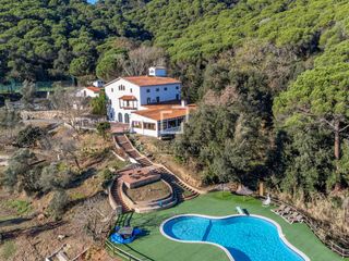 Masia a Niàgara Parc -Àgora Parc. Propiedad rural con licencia turística y potencial para desarrol