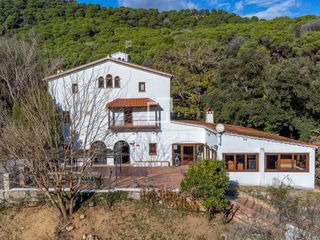 Masia a Niàgara Parc -Àgora Parc. Propiedad rural con licencia turística y potencial para desarrol