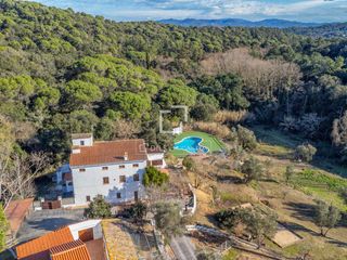 Masia a Niàgara Parc -Àgora Parc. Propiedad rural con licencia turística y potencial para desarrol