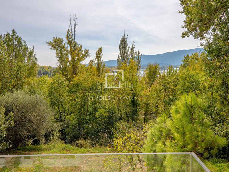 Foto 613325c8-b0c2-46a3-8f64-7cc335c212b1. Xalet amb calefacció aparcament piscina a Banyoles