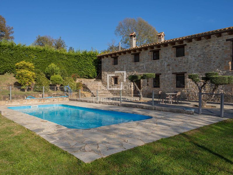 Foto 078d0a4e-922f-433d-b9a6-70796461ae23. Masia amb aparcament piscina a Santa Pau