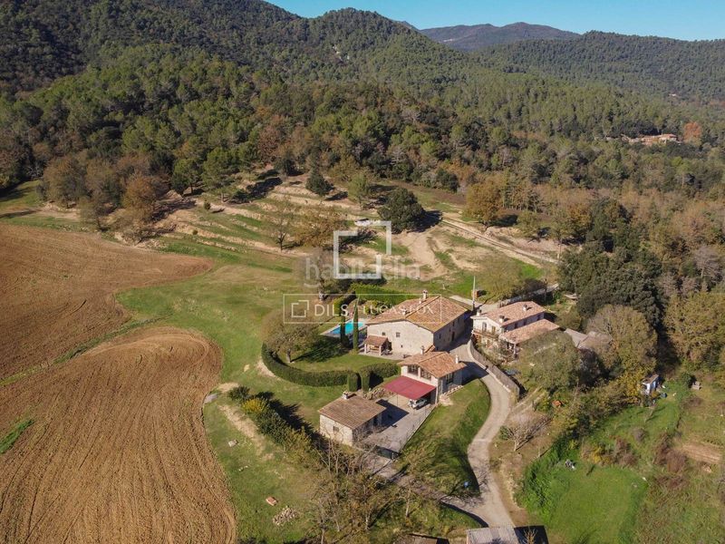 Foto 621b72a7-9769-41b4-a9cc-2bfe5380dff5. Masia amb aparcament piscina a Santa Pau