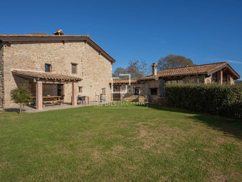 Foto aa8cbcb7-8116-4405-b938-25ba945245be. Masia amb aparcament piscina a Santa Pau