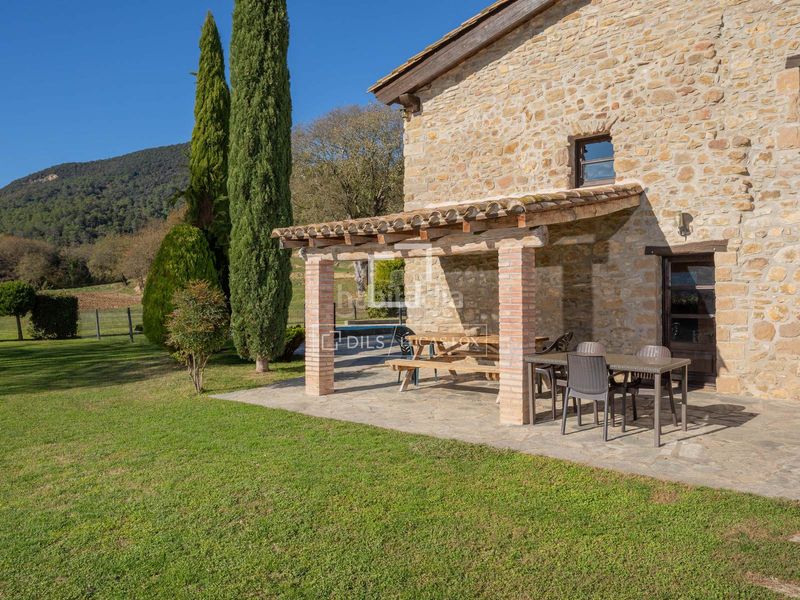 Foto b56d6384-5f73-4503-b8ec-bbaeebd82b4b. Masia amb aparcament piscina a Santa Pau