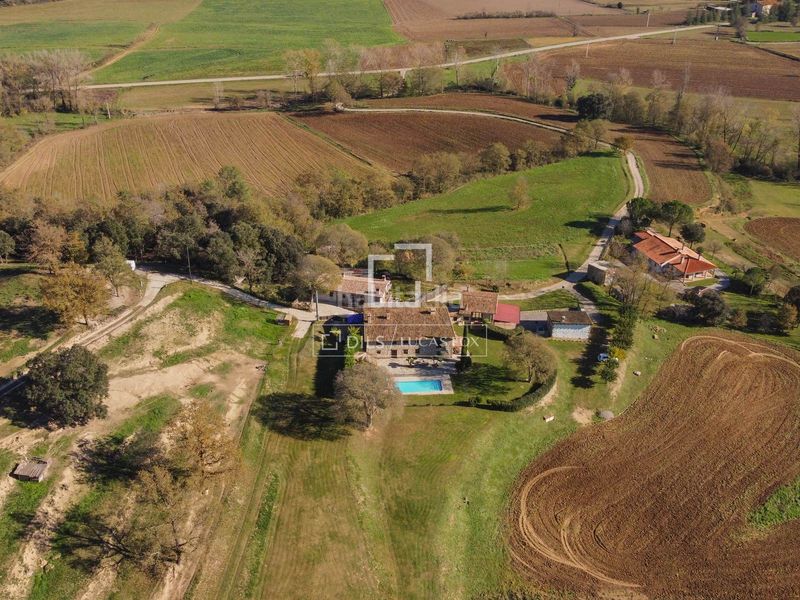 Foto cf0c5b94-ea33-4940-bb34-bd6b6c0ea5dd. Masia amb aparcament piscina a Santa Pau