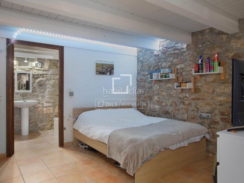Foto db9a69a5-610e-4d4c-a860-3016c2a99129. Masia amb aparcament piscina a Santa Pau