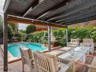 Mas à Torroella de Fluvià. Encantadora casa de pueblo señorial en venta como vivienda o neg