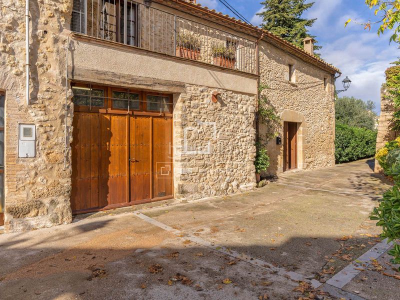 Foto 1eb50e4d-5cbc-4716-9fa9-66e4d1d7961f. Masia amb calefacció aparcament a Bàscara