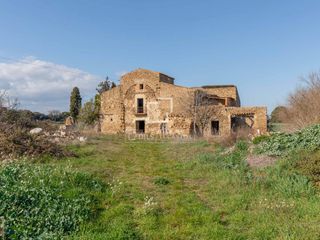 Masia a Corçà. Masía tradicional ampurdanesa para rehabilitar en venta en baix