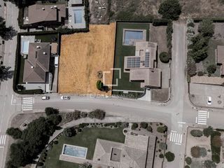 Finca rústica en Llambilles. Parcela edificable en un entorno natural y bien conectado en ven