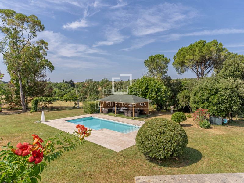 Foto b622bb63-74b7-443c-b807-65082e05826f. Masia amb calefacció aparcament piscina a Navata