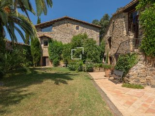 Country house in Sant Gregori. Gran masía histórica del siglo xiii con mucho encanto, con 9 hec