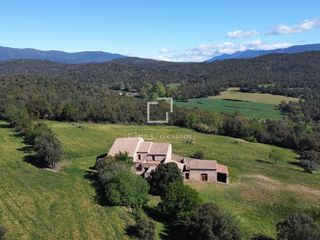 Masía en Darnius. Casa rural de 7 dormitorios en venta en alt empordà, girona