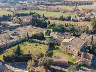 Bauernhof in Vilaür. Masía original del siglo xiii para rehabilitar en alt empordà, g