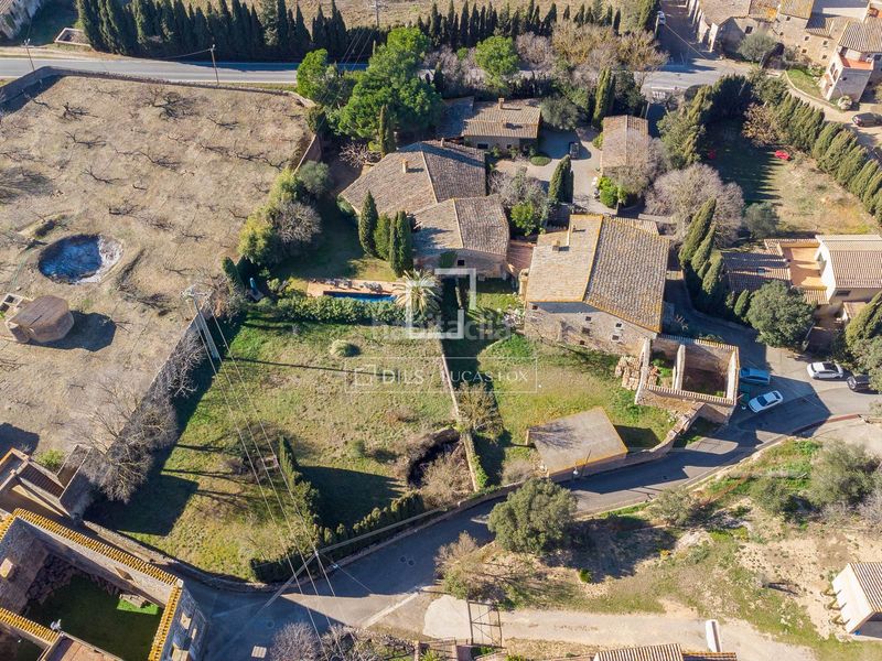 Foto a20442cc-54f4-4146-a10e-e87c813e0e89. Masia amb aparcament a Vilaür