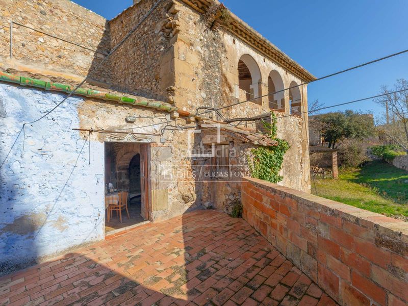 Foto f600a3fd-0957-4255-b316-a940258eb91f. Masia amb aparcament a Vilaür