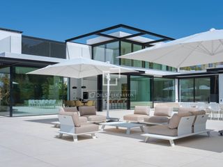 Chalet en Jesús. Casa en excelentes condiciones de 4 dormitorios con licencia tur