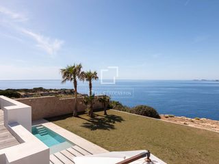 Xalet a Cala Vedella-Cala Tarida. Casa  villa en excelentes condiciones de 4 dormitorios en venta