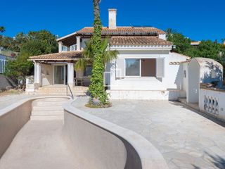 Xalet a Es Cubells. Casa  villa de 5 dormitorios en venta en san josé, islas baleare
