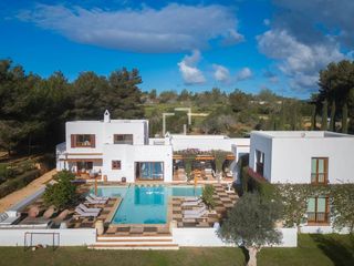 Chalet à Can Furnet. Casa de 5 dormitorios en venta en santa eulalia, ibiza