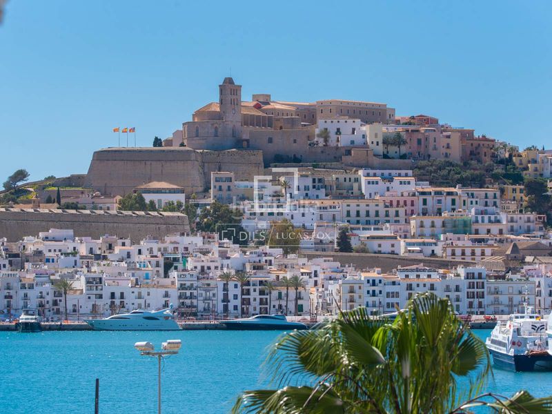 Foto 1bf090a5-47f9-42fe-ac03-f762ad906a64. Appartamento con riscaldamento in Marina Botafoc-Talamanca Ibiza