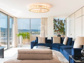 Pis a Marina Botafoc-Talamanca. Piso en excelentes condiciones de 3 dormitorios con 150m terraza