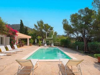 Chalet à Sant Josep. Casa  villa de 5 dormitorios en venta en san josé, islas baleare