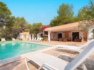 Xalet a Sant Josep. Casa  villa de 5 dormitorios en venta en san josé, islas baleare
