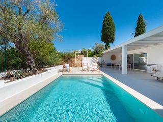 Chalet in Roca Llisa. Exclusiva villa con piscina privada y anexo independiente en la