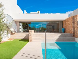 Xalet a Cala Vedella-Cala Tarida. Casa  villa de obra nueva de 5 dormitorios en venta en san josé,