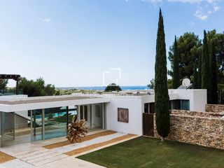 Xalet a Sant Antoni de Portmany. Casa  villa en excelentes condiciones de 5 dormitorios en venta