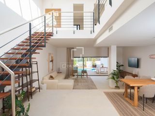 Chalet en Sant Agustí-Cala de Bou. Impresionante villa reformada con piscina privada en venta en sa