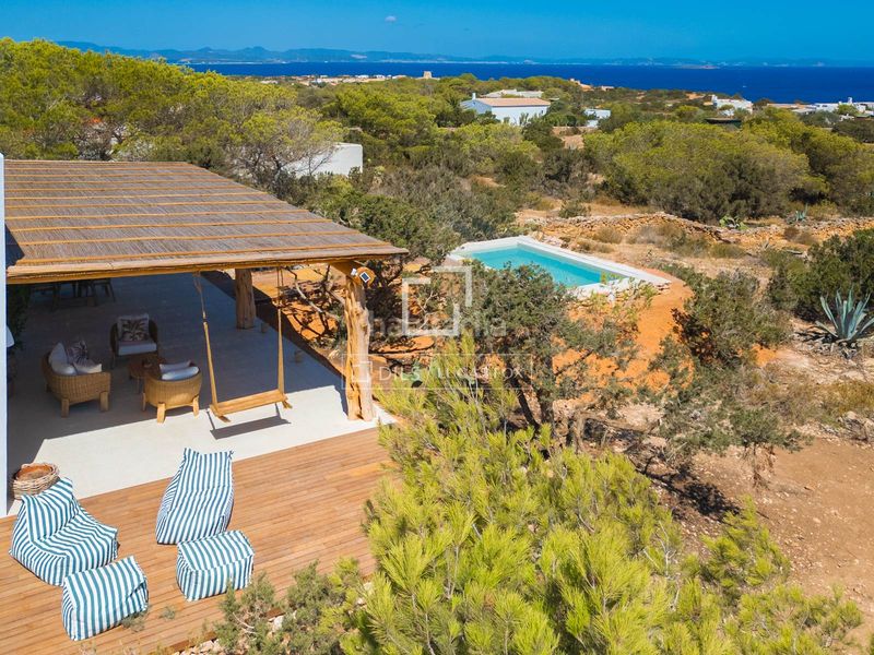 Foto 57152734-7c4d-4691-a9d3-3732efa5cbb5. Xalet amb piscina a Formentera