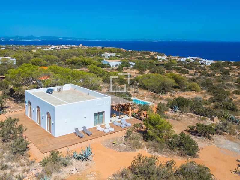 Foto a684b247-cabd-4c35-9e24-139caf262d4f. Xalet amb piscina a Formentera