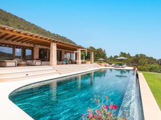 Xalet a Sant Carles. Casa  villa en excelentes condiciones de 6 dormitorios con 85,50