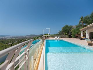 Chalet à Can Furnet. Casa  villa en excelentes condiciones de 7 dormitorios con 220m