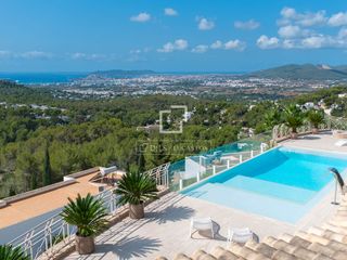 Chalet in Can Furnet. Casa  villa en excelentes condiciones de 7 dormitorios con 220m