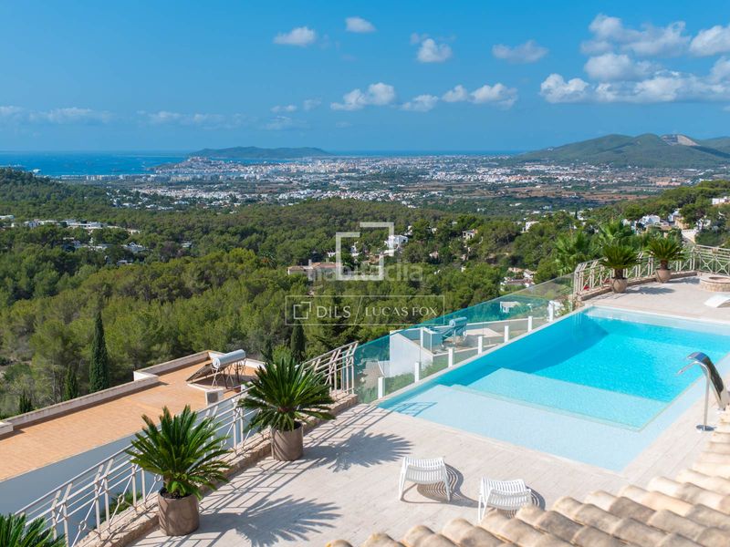 Foto ce572143-1ab2-4738-8be9-c259592d3395. Xalet amb aparcament piscina a Can Furnet Santa Eulària